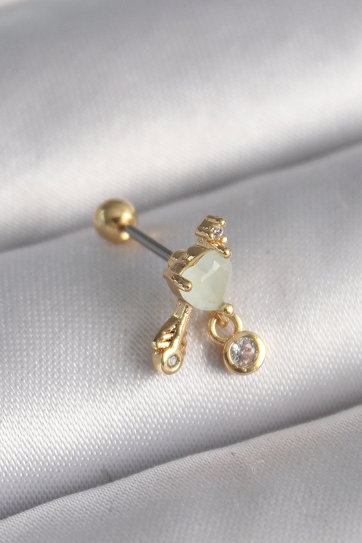 BFS 316L Çelik Gold Renk Beyaz Mineli Kalp Sallantı Zirkon Taşlı Tragus Piercing