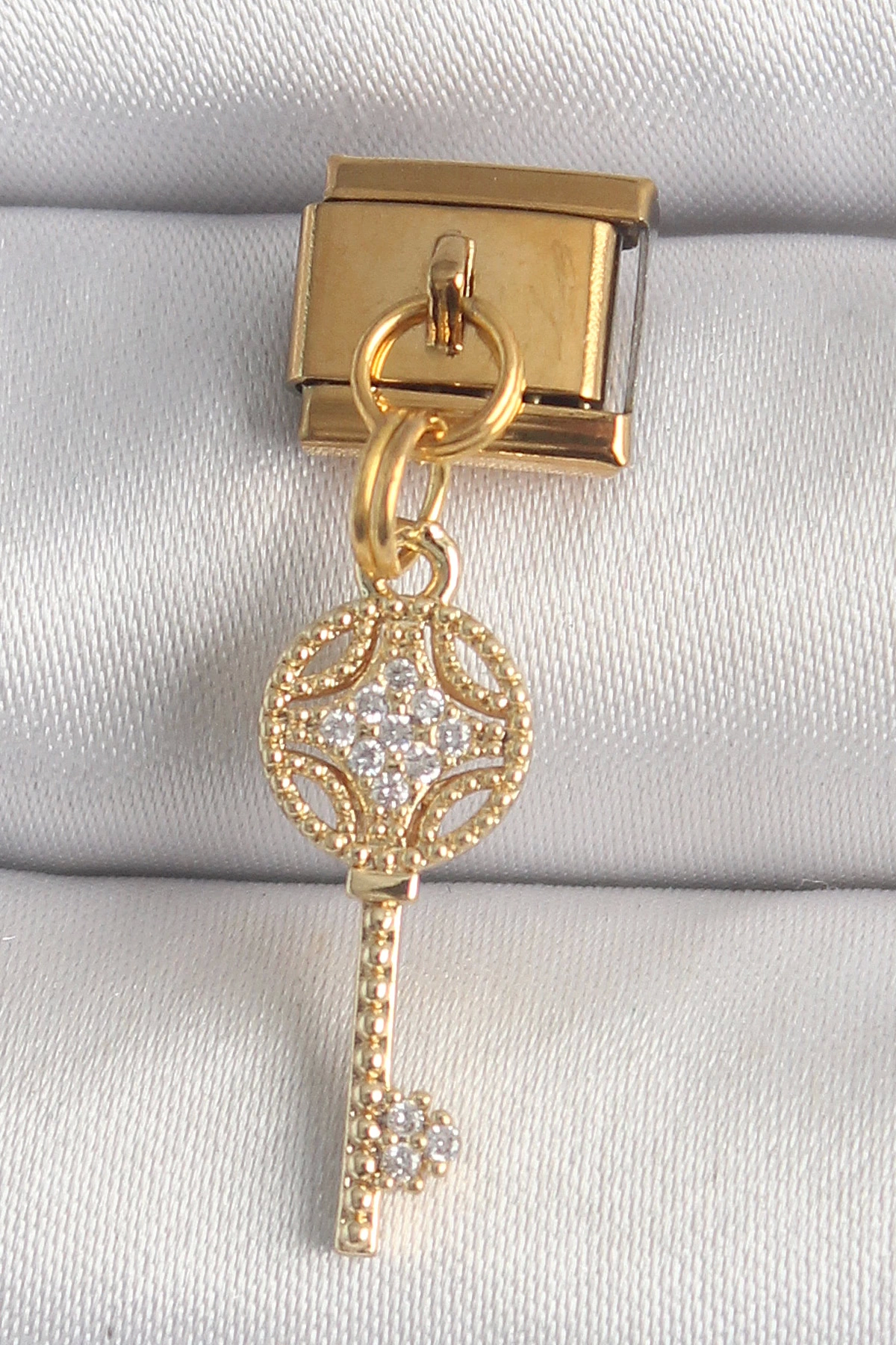 BFS 316L Çelik Gold Renk Sallantı Zirkon Taşlı Anahtar Model Nomination Charm