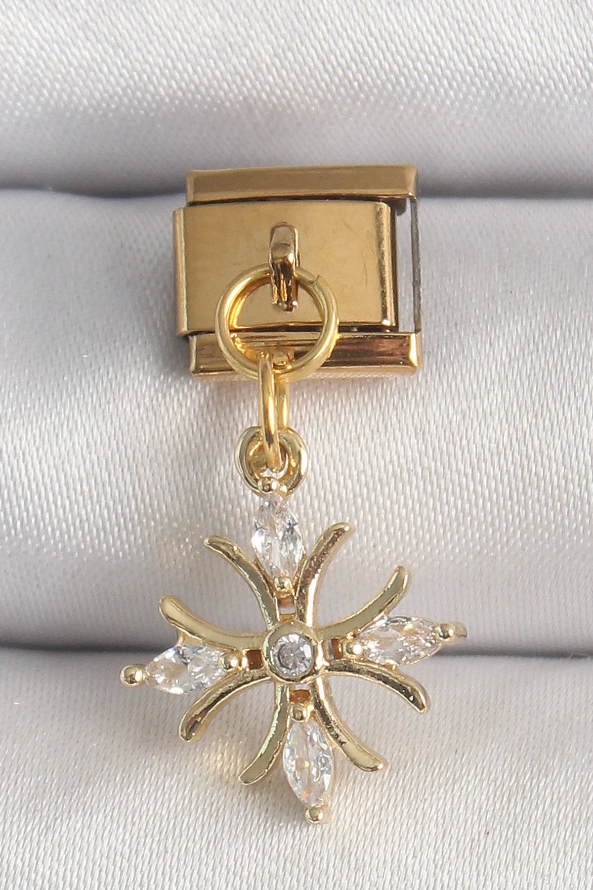 BFS 316L Çelik Gold Renk Sallantı Zirkon Taşlı Kar Tanesi Model Nomination Charm