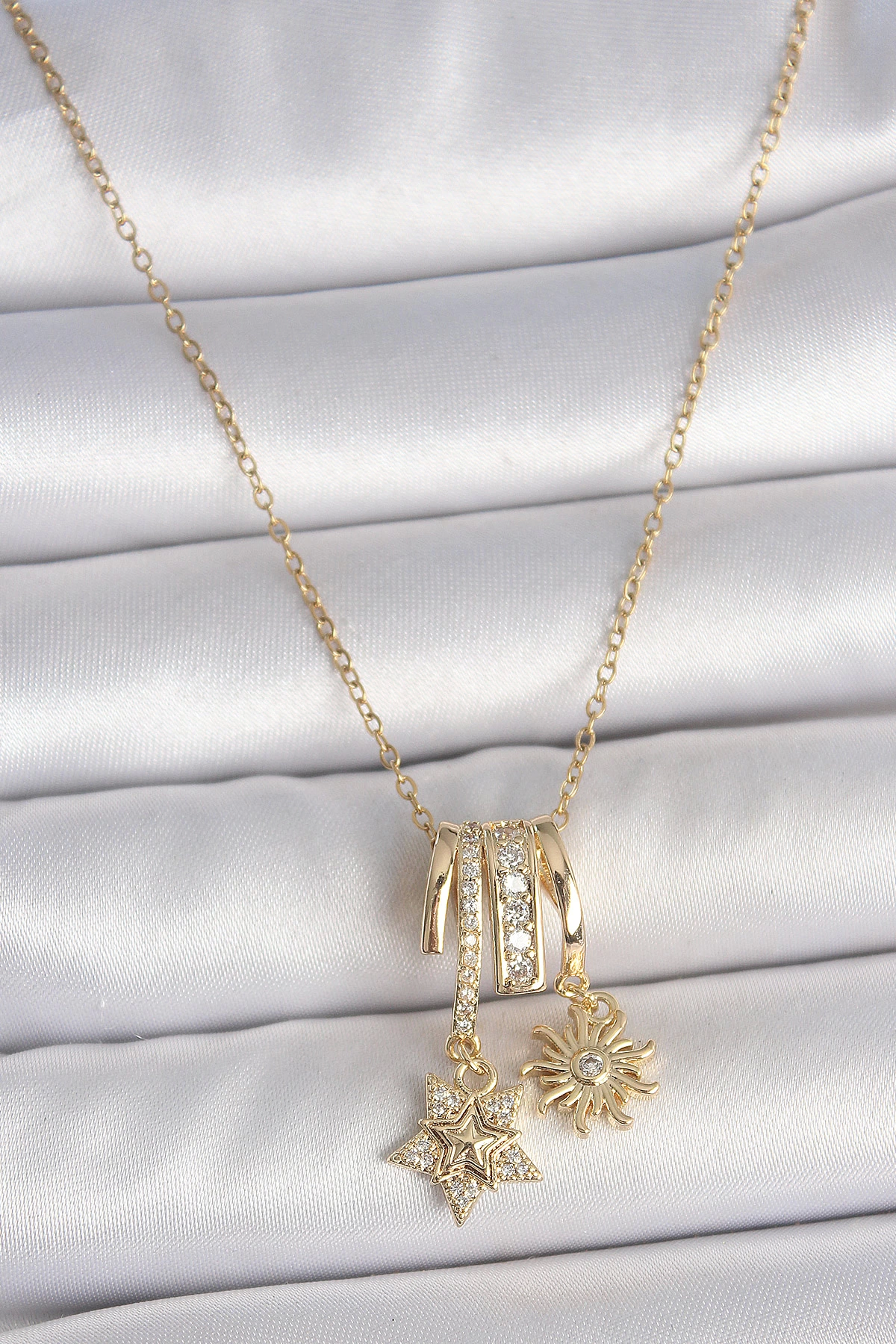 BFS 316L Çelik Gold Renk Sallantı Zirkon Taşlı Yıldız Güneş Figür Charm Kadın Kolye