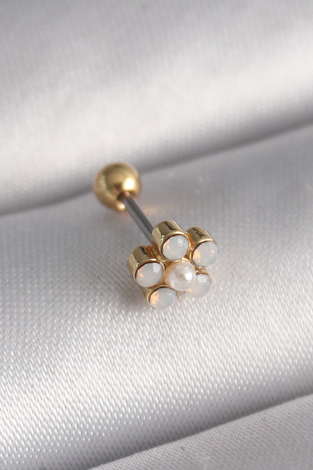 BFS 316L Çelik Gold Renk Zirkon Taşlı Çiçek Model Tragus Piercing