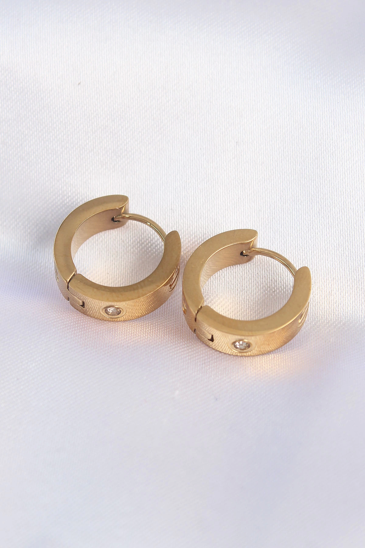 BFS 316L Çelik Gold Renk Zirkon Taşlı Minimal Model Halka Küpe