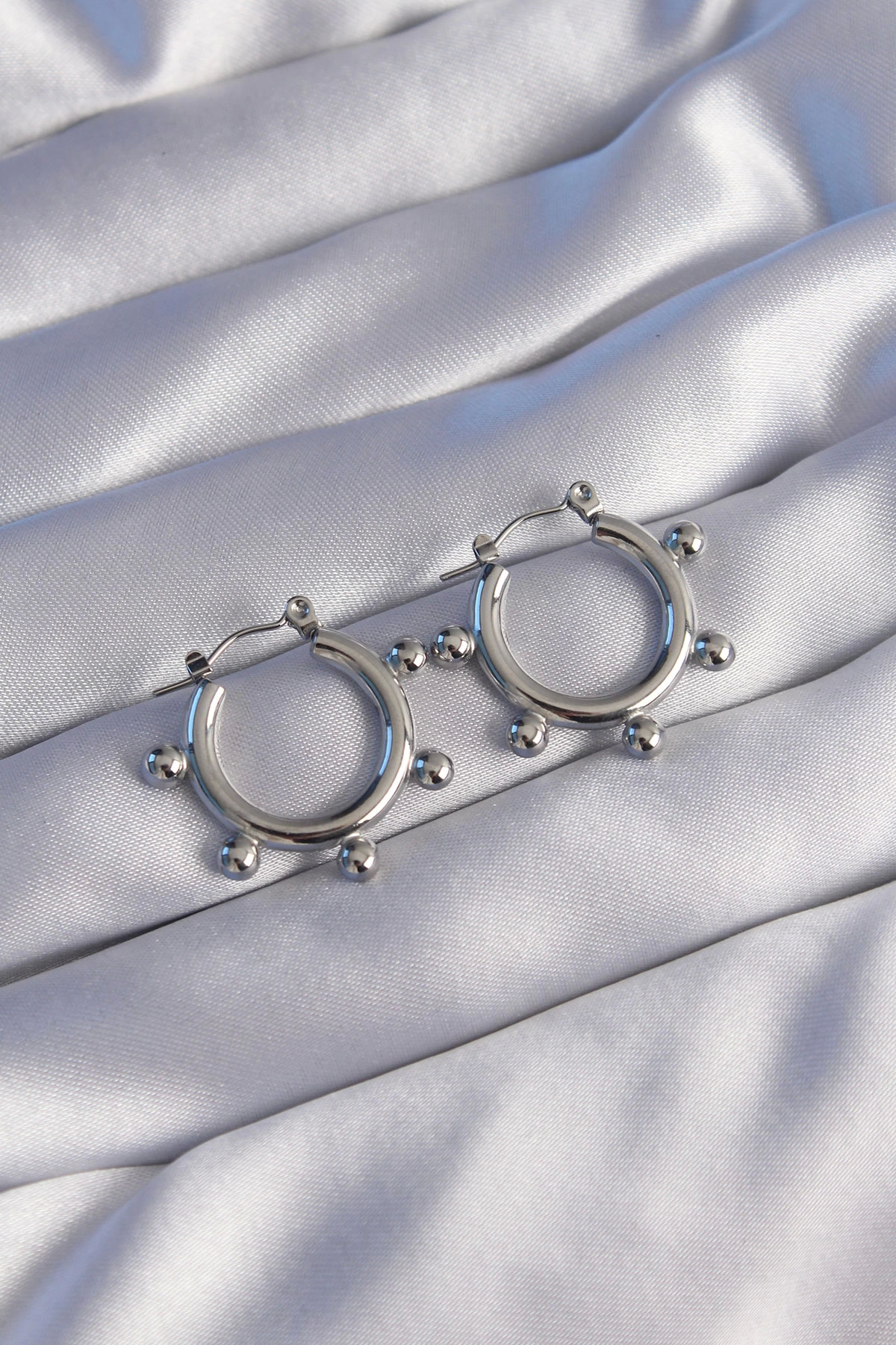 BFS 316L Çelik Gümüş Renk Topçuk Tasarımlı Oval Küpe