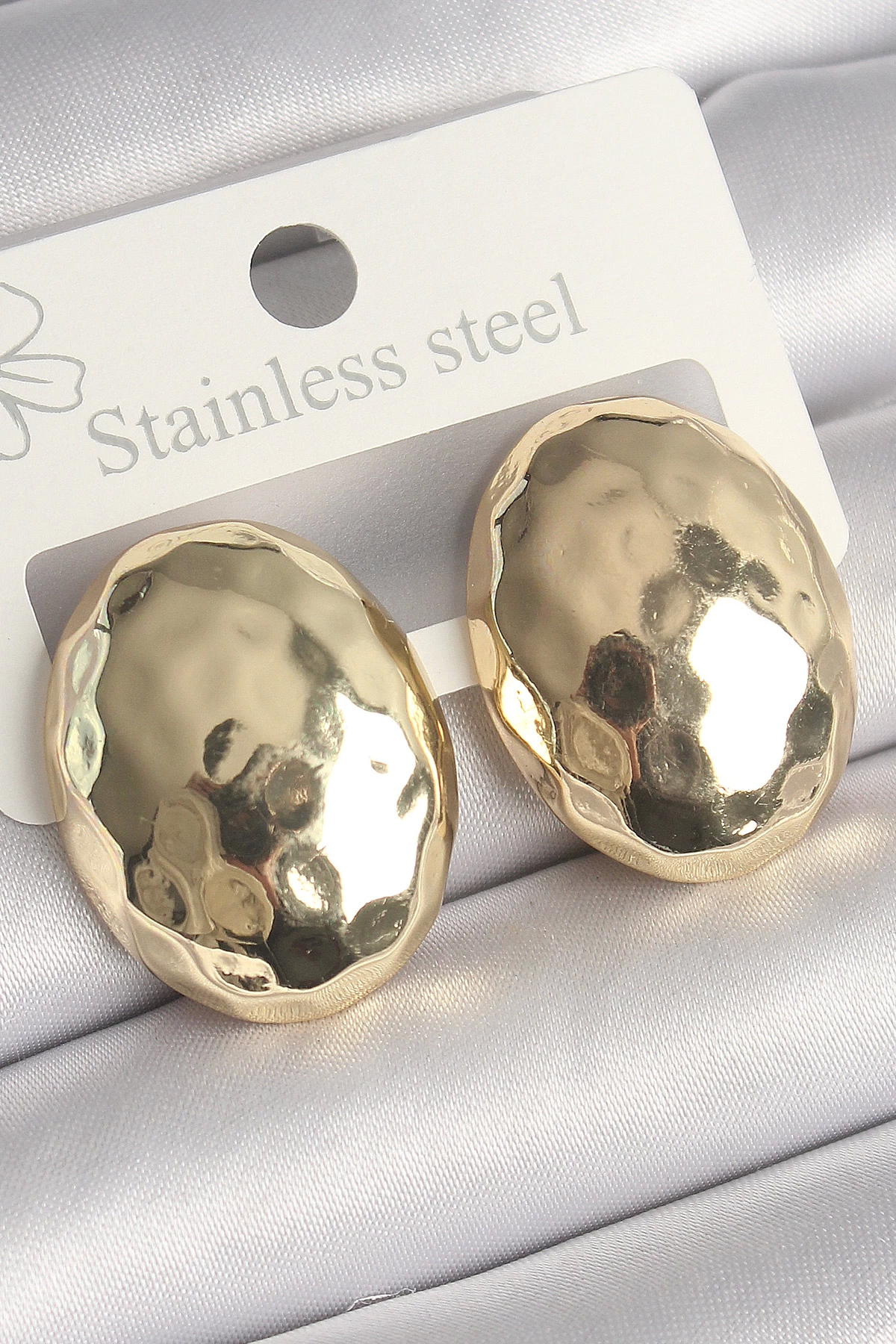 BFS Pirinç Gold Renk İşlemeli Bombe Oval Model Kadın Küpe
