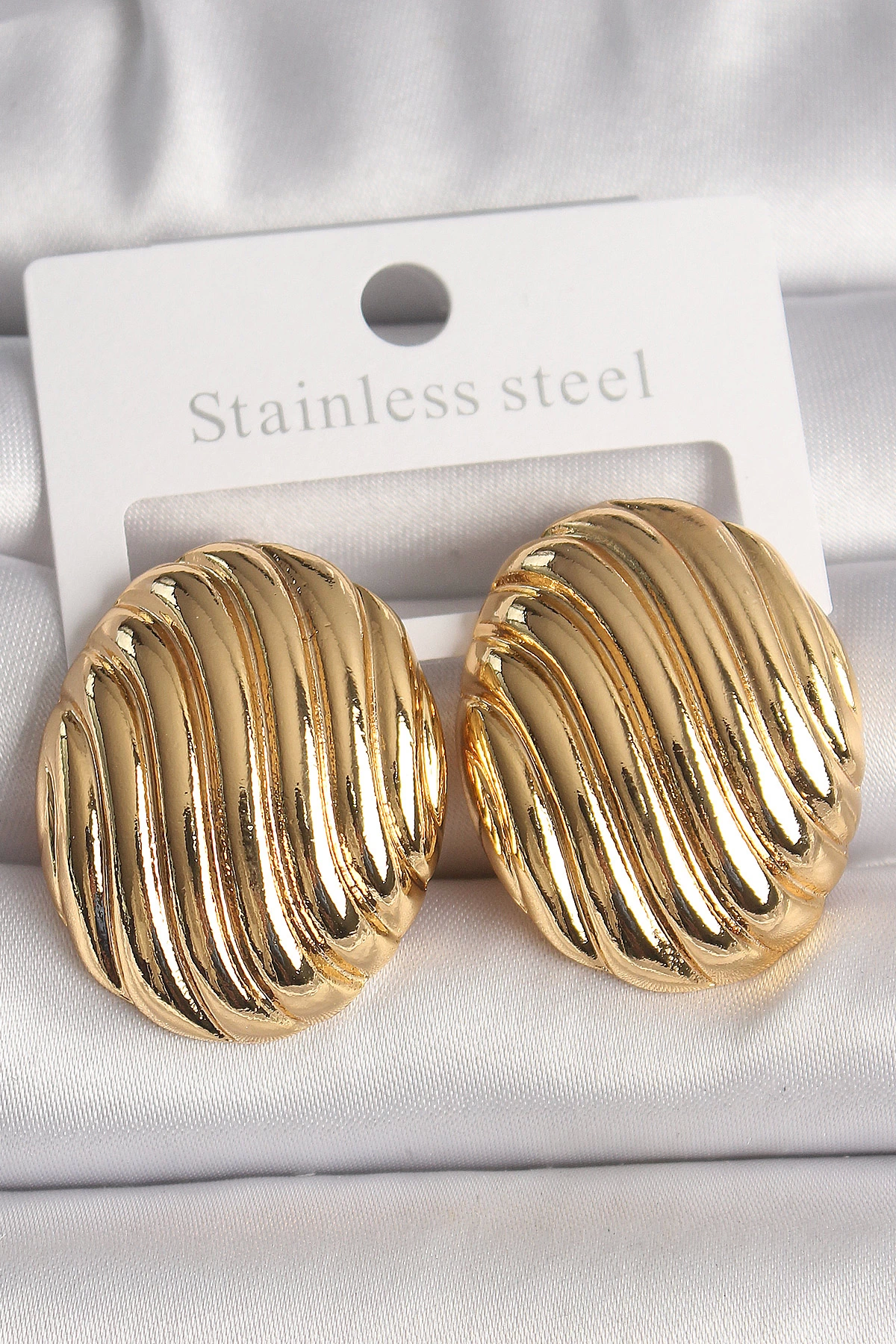 BFS Pirinç Gold Renk İşlemeli Oval Model Kadın Küpe