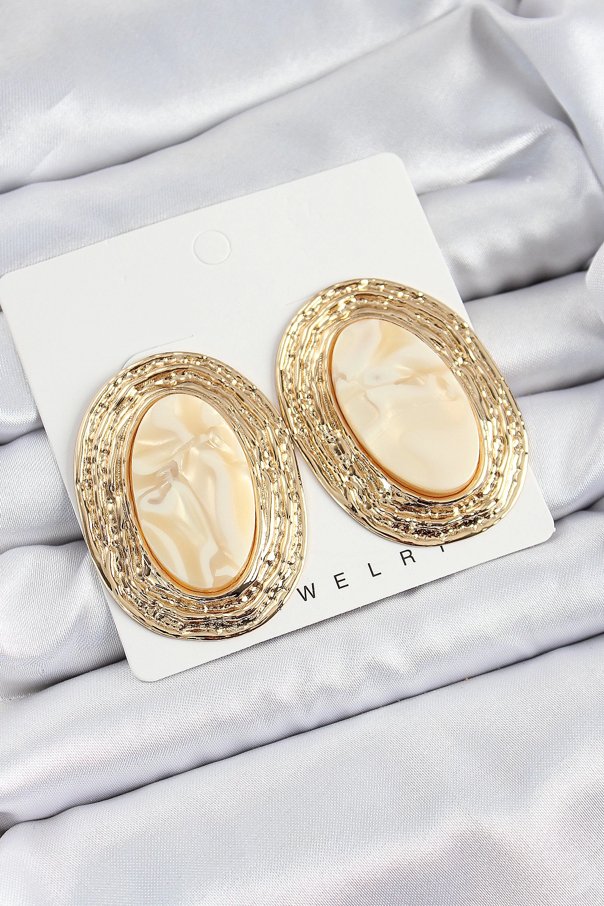 BFS Pirinç Mermer Desenlli Bej Sedef Oval Vintage Model Gold Renk Kadın Küpe