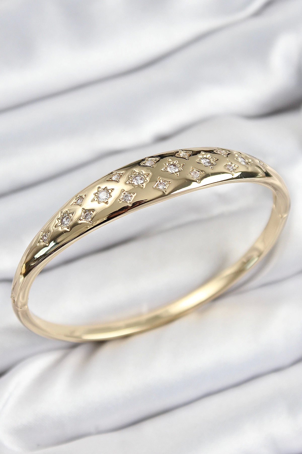 BFS Pirinç Zirkon Taşlı Kutup Yıldızı Model Gold Renk Kadın Kelepçe