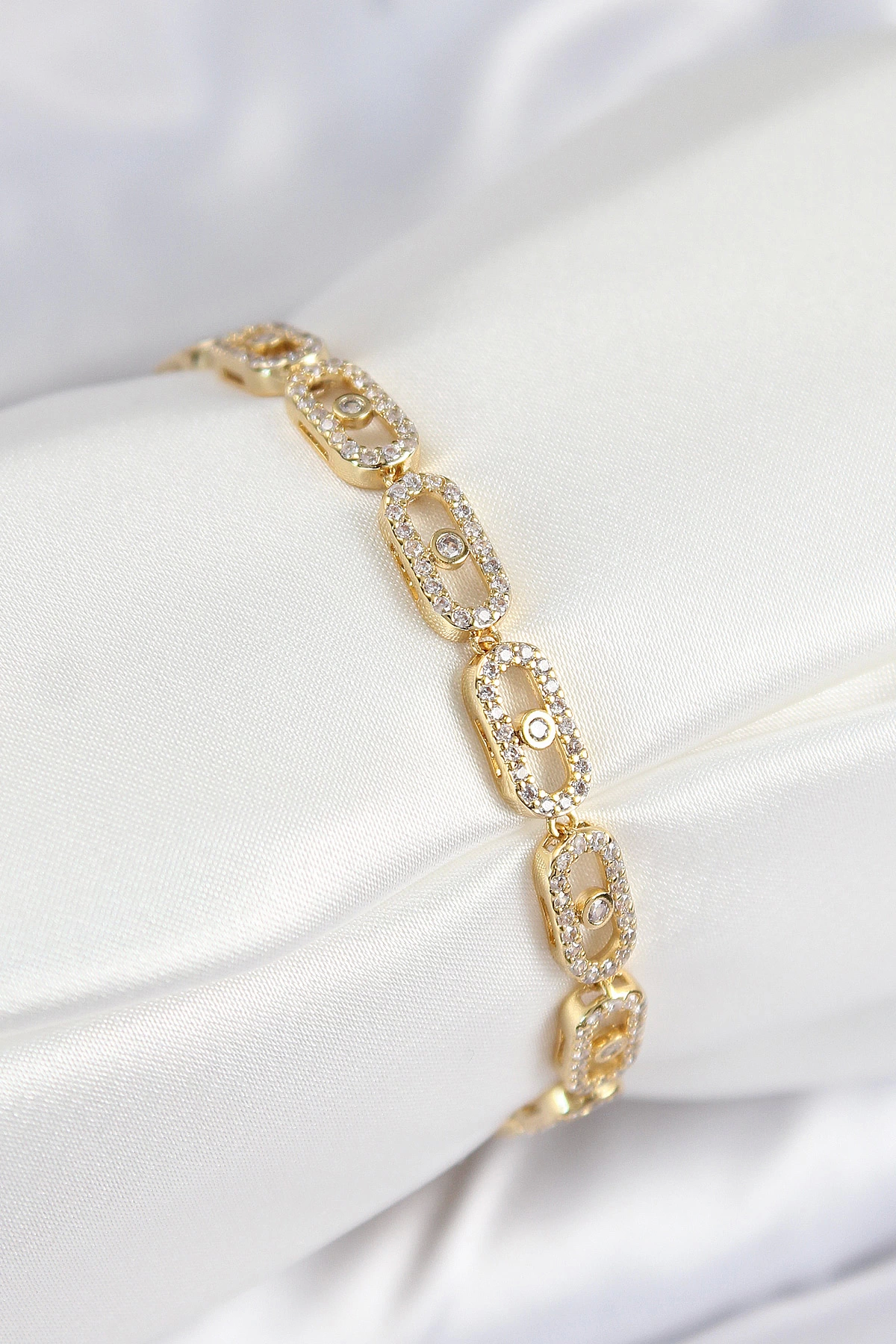 BFS Pirinç Zirkon Taşlı Messika Model Gold Renk VIP Seri Kadın Bileklik