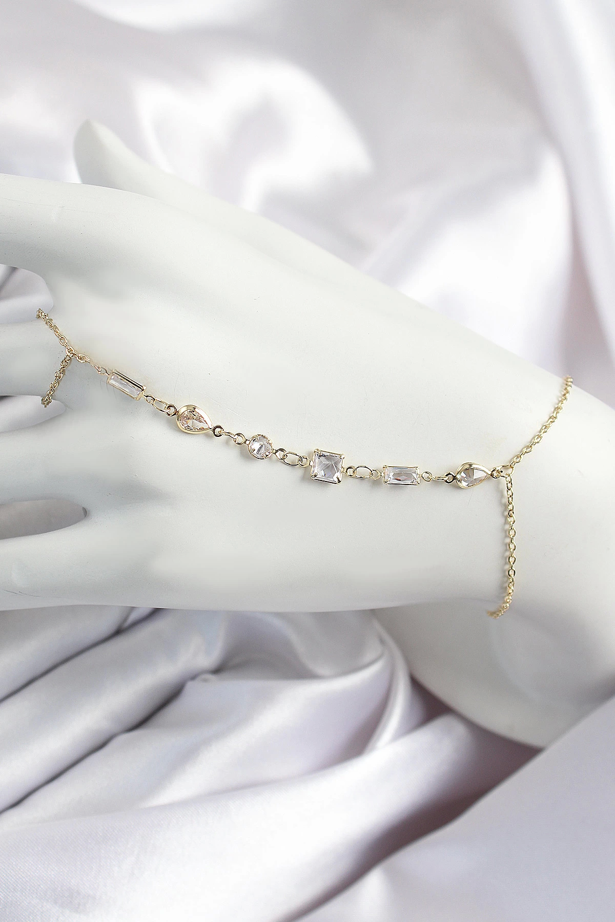 BFS Pirinç Zirkon Taşlı Y Model Gold Renk Kadın Şahmeran