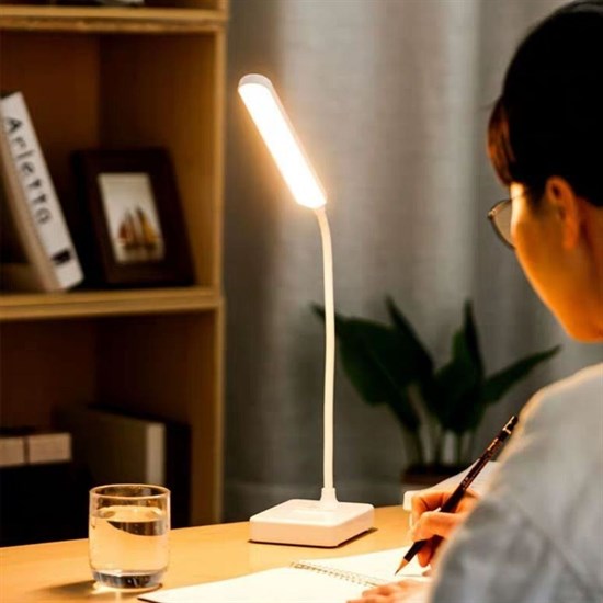 İnce Uzun USBli Dokunmatik 3 Kademeli 360 Derece Özel Göz Korumalı led Lityum Masa Lambası (5271)