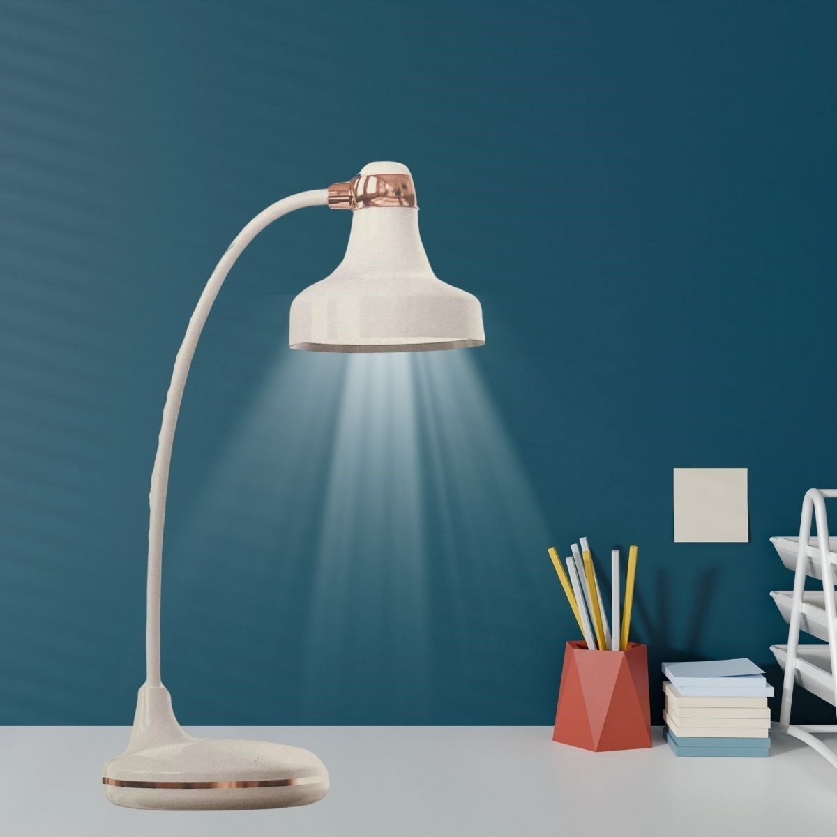 Dokunmatik 3 Farklı LED Işıklı Çalışma Masası Üstü Lamba (5271)