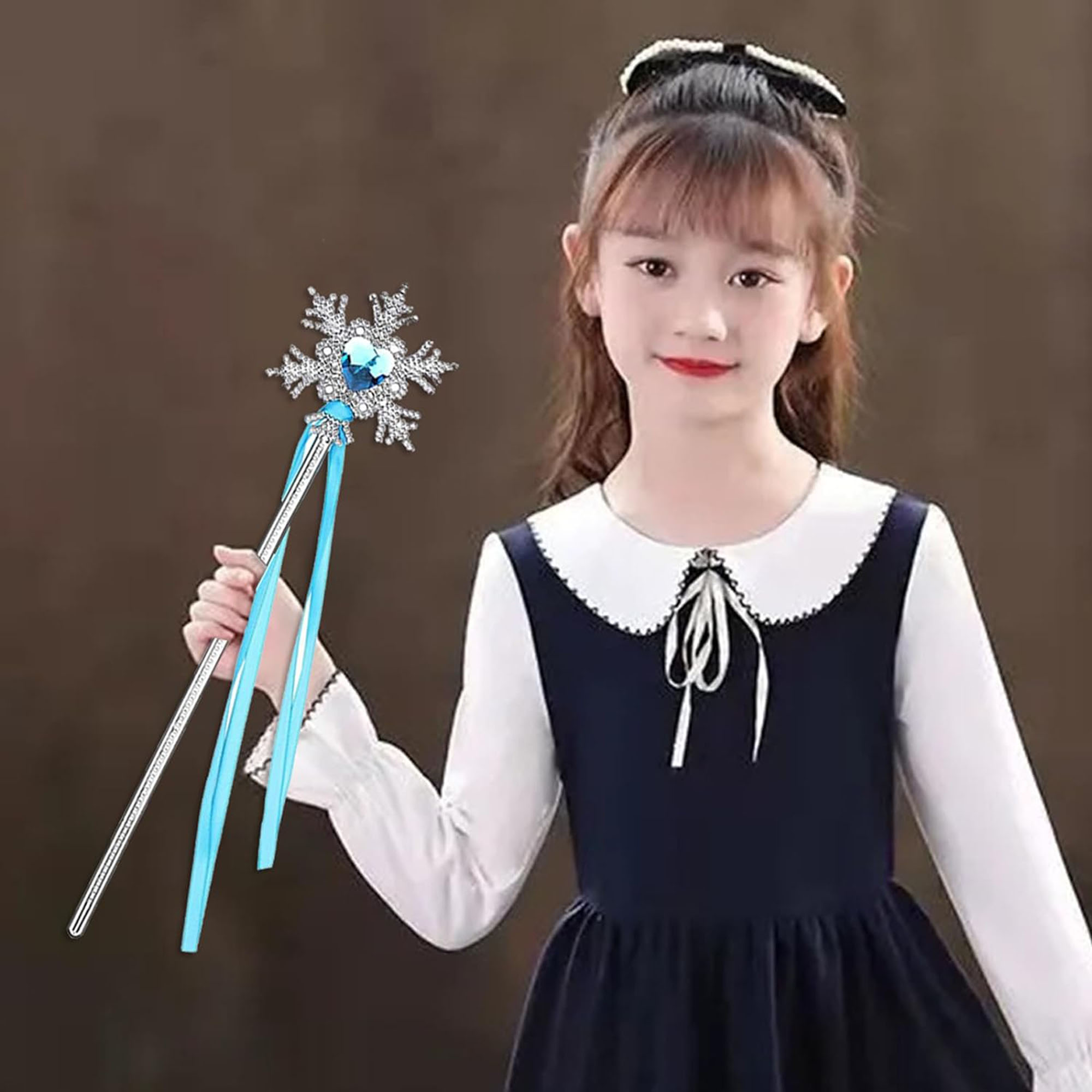 Kar Taneli Mavi Kalp Taşlı Saten Kurdeleli Karlar Ülkesi Elsa Asası Sopası 34 cm (5271) Kar Taneli Mavi Kalp Taşlı Saten Kurdeleli Karlar Ülkesi Elsa Asası Sopası 34 cm (5271)