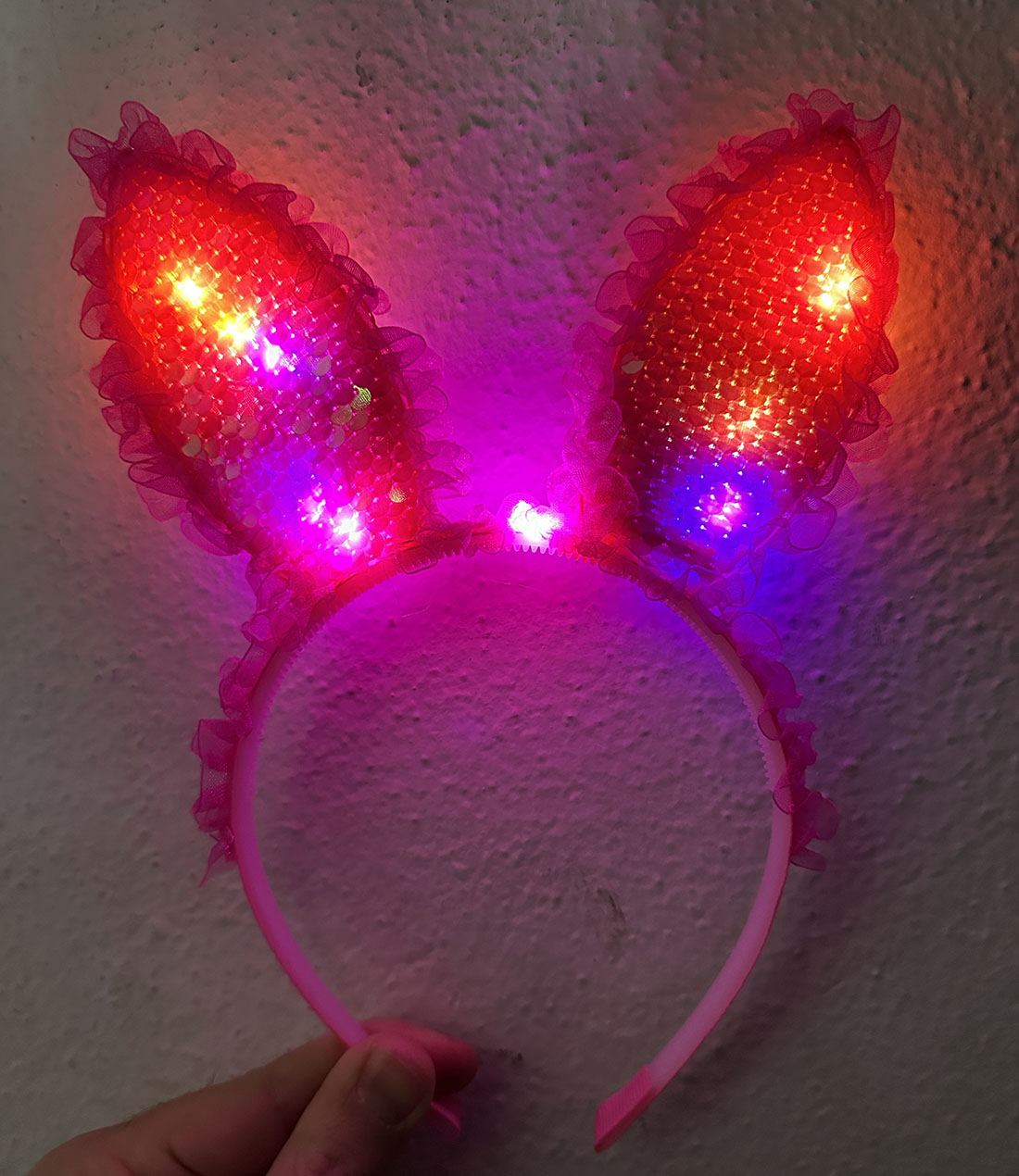 Kenarları Dantelli Fuşya Pullu Payetli Led Işıklı Tavşan Kulak Taç 23x19 cm (5271)