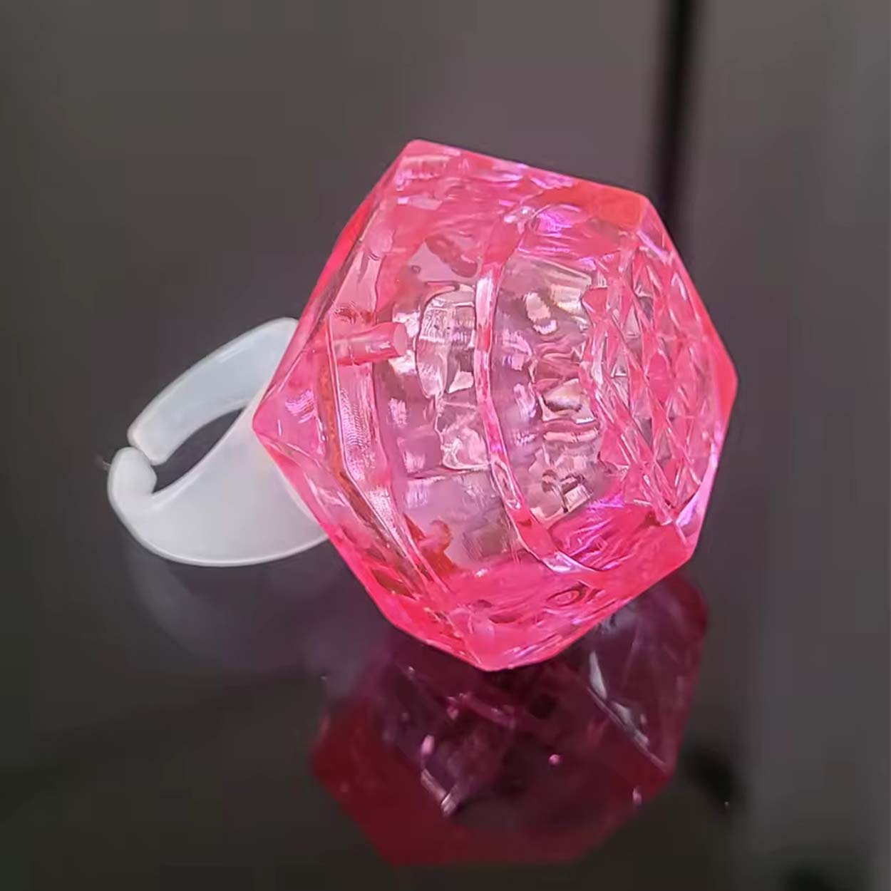 Kristal Tasarımlı Led Glow Işıklı 3 Modlu Pembe Yüzük 3.5 x 5 cm (5271)