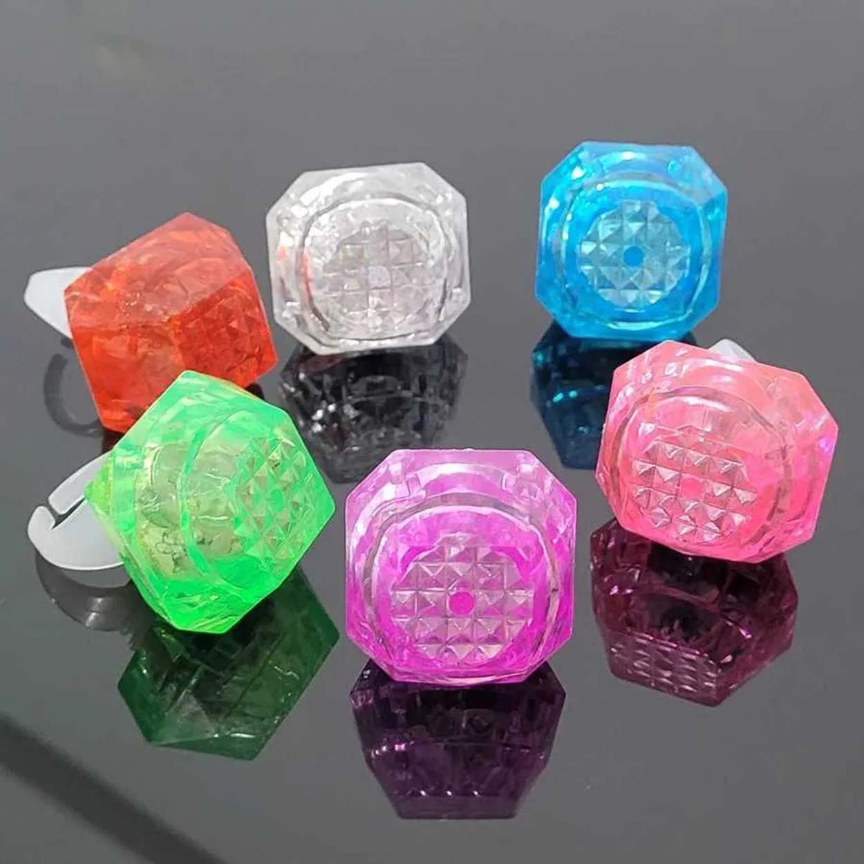 Kristal Tasarımlı Led Glow Işıklı 3 Modlu Mor Yüzük 3.5 x 5 cm (5271) Kristal Tasarımlı Led Glow Işıklı 3 Modlu Mor Yüzük 3.5 x 5 cm (5271)
