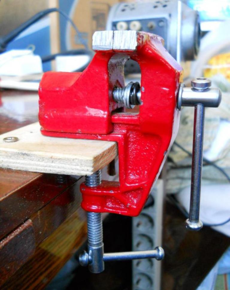 Mengene 70mm Mini Masa Mengenesi İşkence 2 Adet (5271) Mengene 70mm Mini Masa Mengenesi İşkence 2 Adet (5271)