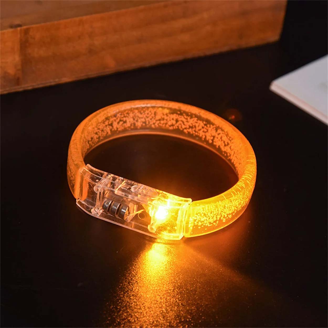Turuncu Led Işıklı Baskı Yapılabilen Pilli Bileklik Bilezik 1,5 cm Genişlik (5271) Turuncu Led Işıklı Baskı Yapılabilen Pilli Bileklik Bilezik 1,5 cm Genişlik (5271)